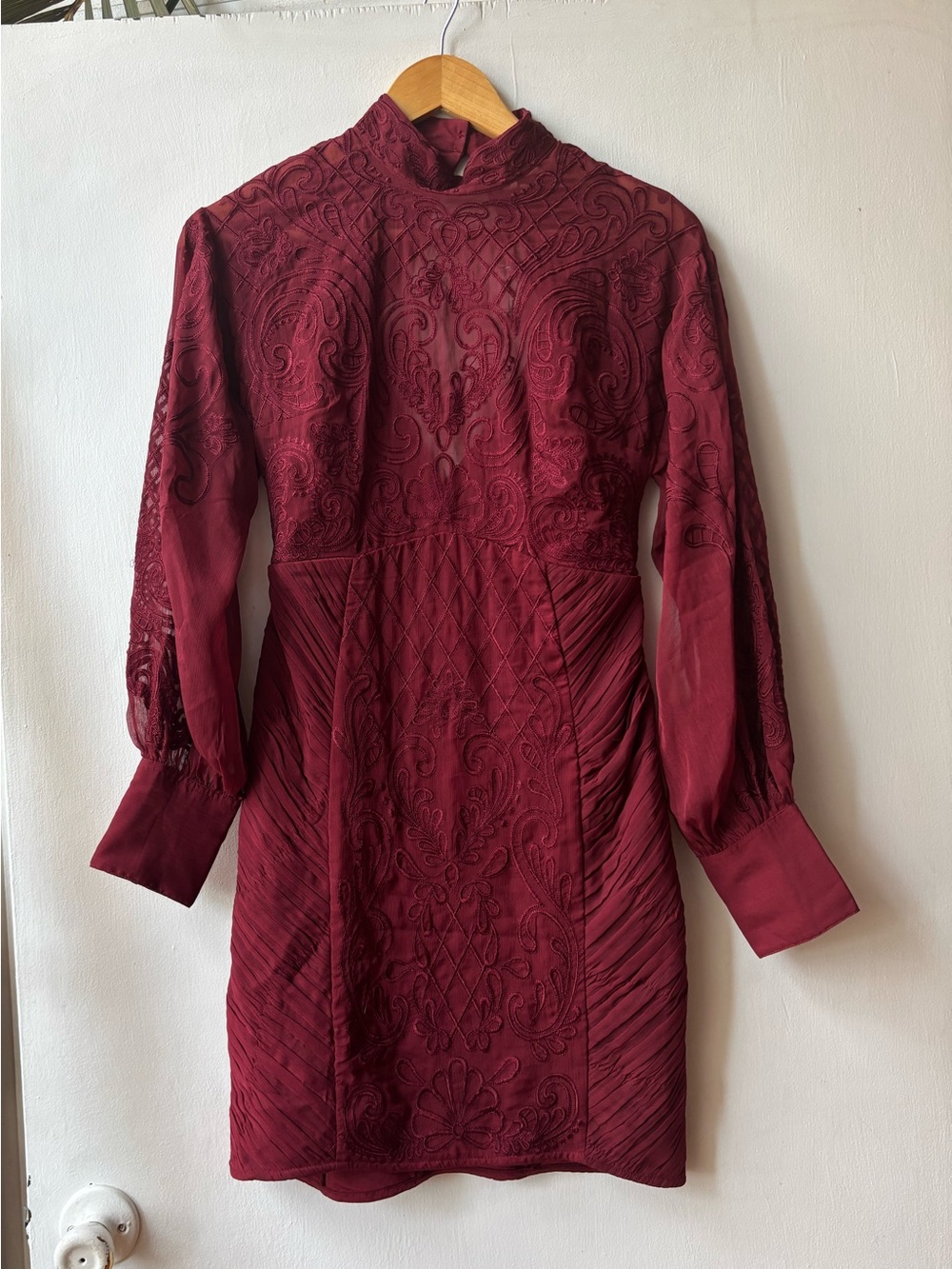 Not so serious Burgundy Lace High-Neck Dress